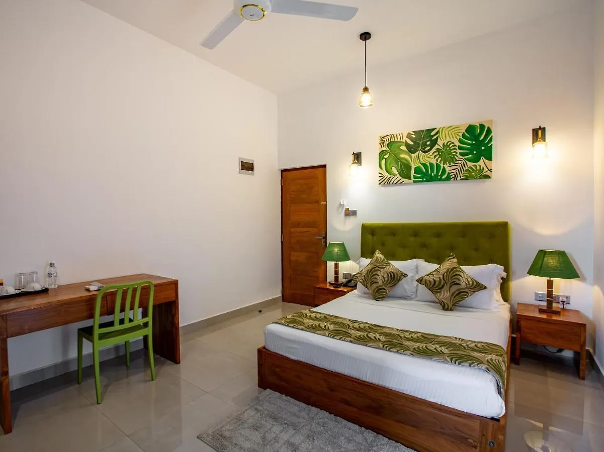J Leaf Hotel Negombo