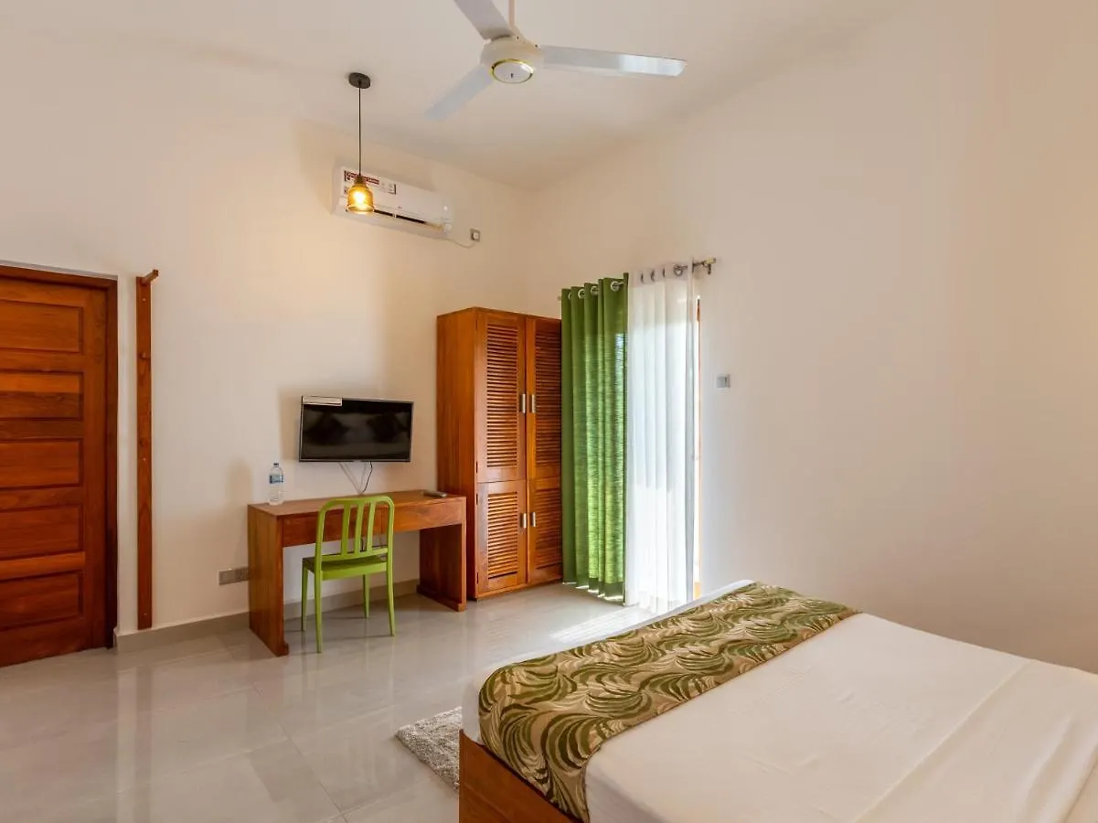 J Leaf Hotel Negombo