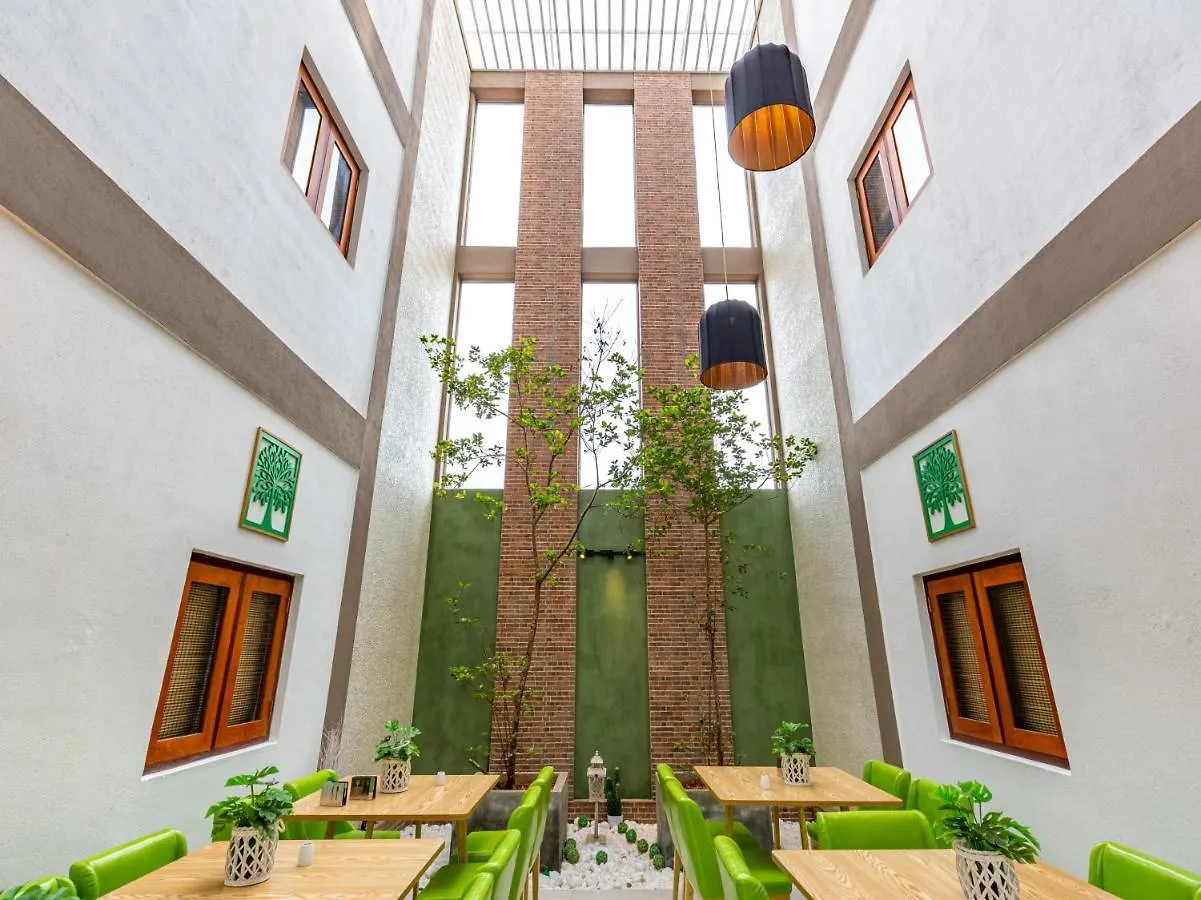 J Leaf Hotel Negombo 3*,