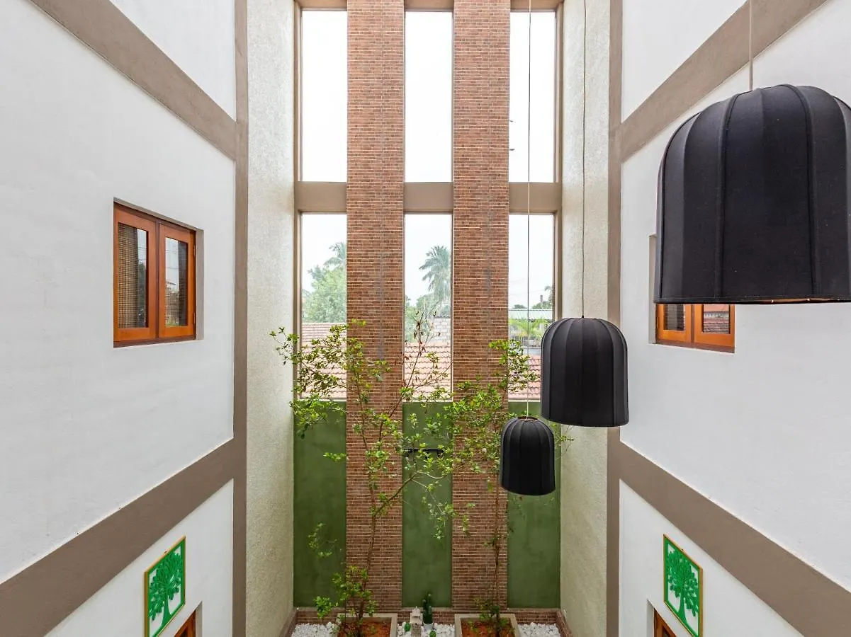 J Leaf Hotel Negombo